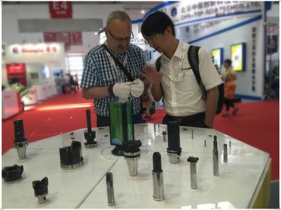 富耐克亮相2016年國(guó)際機(jī)床展并榮獲“最佳服務(wù)品牌”獎(jiǎng)